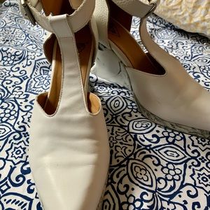 Fluevog Zoomies - T-strap wedge heel - size 8